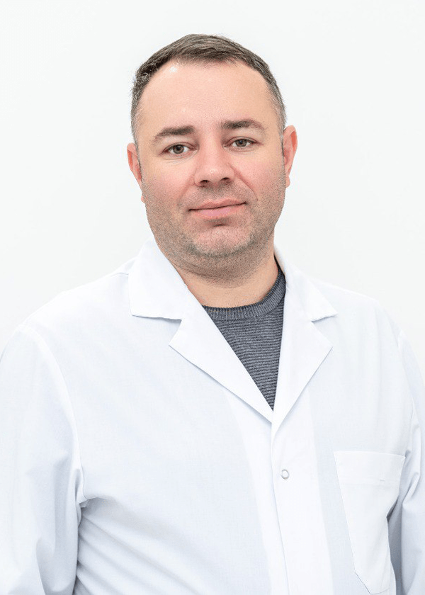 medic Iulian Roșca, medic endoscopist